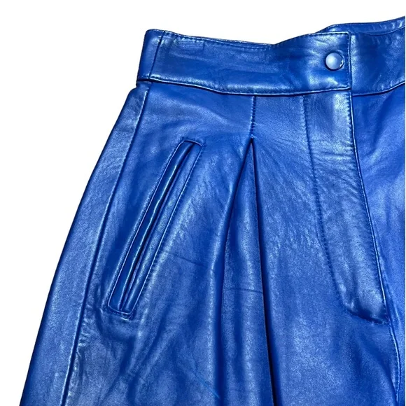 Vintage 80s High Waisted 100% Leather Blue Bermudas Shorts Size 6 Zipped Closure